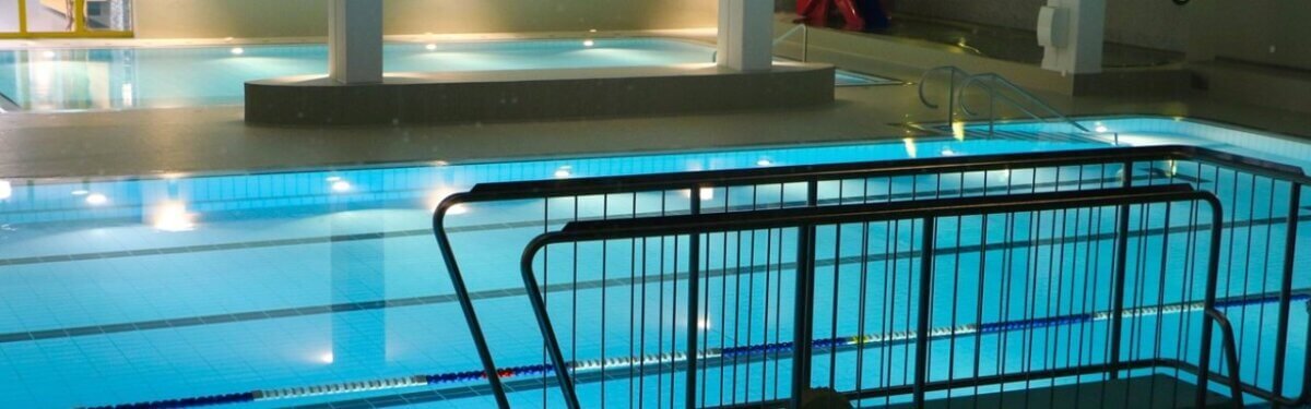 piscine et couloir de nage